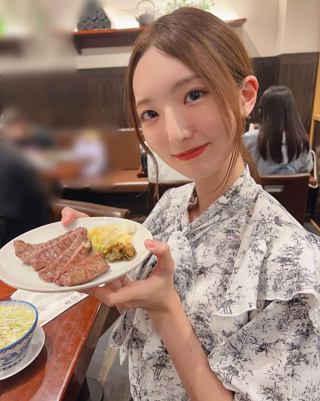 藤本冬香のインスタグラム：「仙台の思い出沢山あげます📷🤭💕  ひめたんが撮ってくれました📷💕  #仙台 #牛タン  #美味  #牛さん #ありがとう」