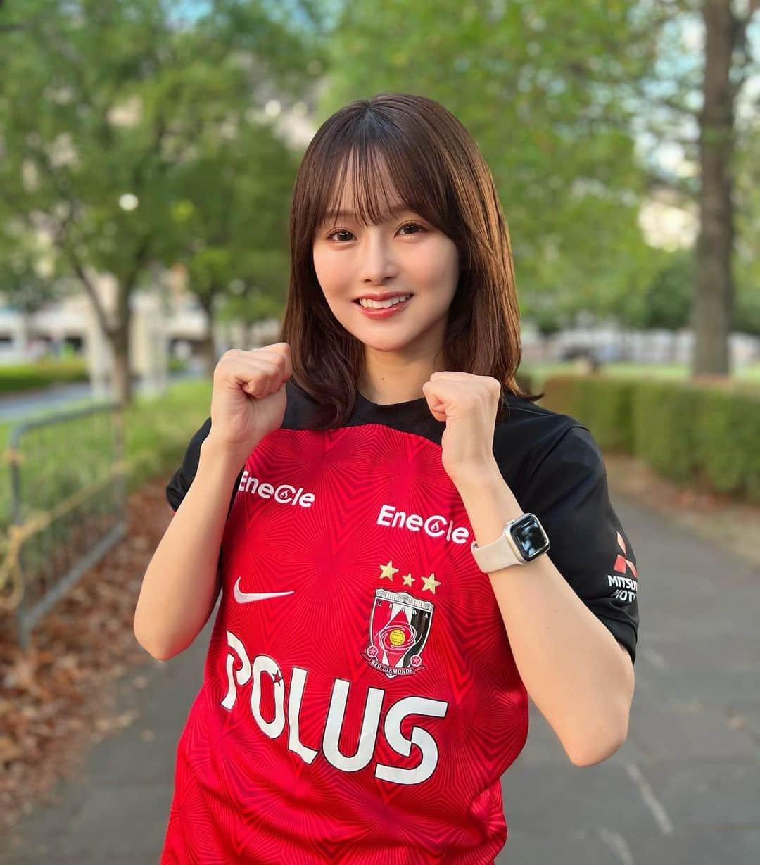 吉田恵美さんのインスタグラム写真 - (吉田恵美Instagram)「久々にユニフォーム♦️⚽️  暑い中連戦続きますが、大事な時期🔥🔥🔥  #fmnack5 レッズマイライフも ギア上げていきます❤️‍🔥 サポーター、リスナーの皆様よろしくお願いします！  #浦和レッズ #urawareds」8月7日 20時59分 - _yoshida_megumi