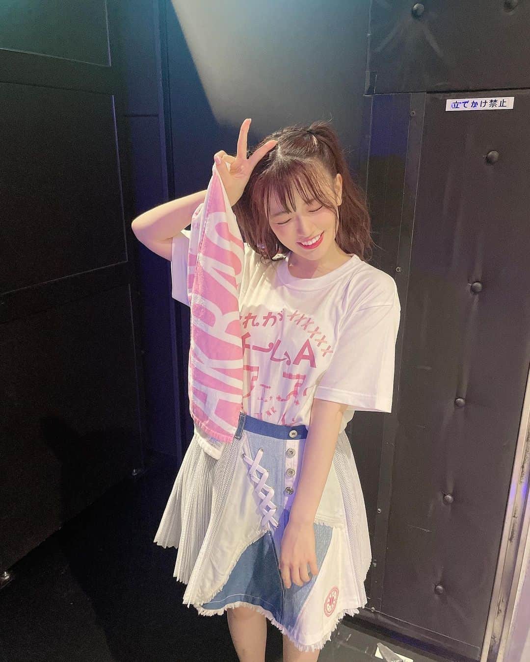武藤小麟のインスタグラム：「. チームAコンサート 最高に楽しかったなぁ🎪💭🫧  歴代チームAの曲も 向井地おんおんチームAのメンバーのみんなも チームAが好きなファンの皆さんも  みーんなに出会えて本当に幸せだなぁって 改めて、心の底から全身で感じた時間でしたっ🐶💭  チームAが大好きだぁ〜〜〜！！！📢💘  #akb48 #hairarrange #concert  #ハーフツイン  #チームa #シャボン玉」