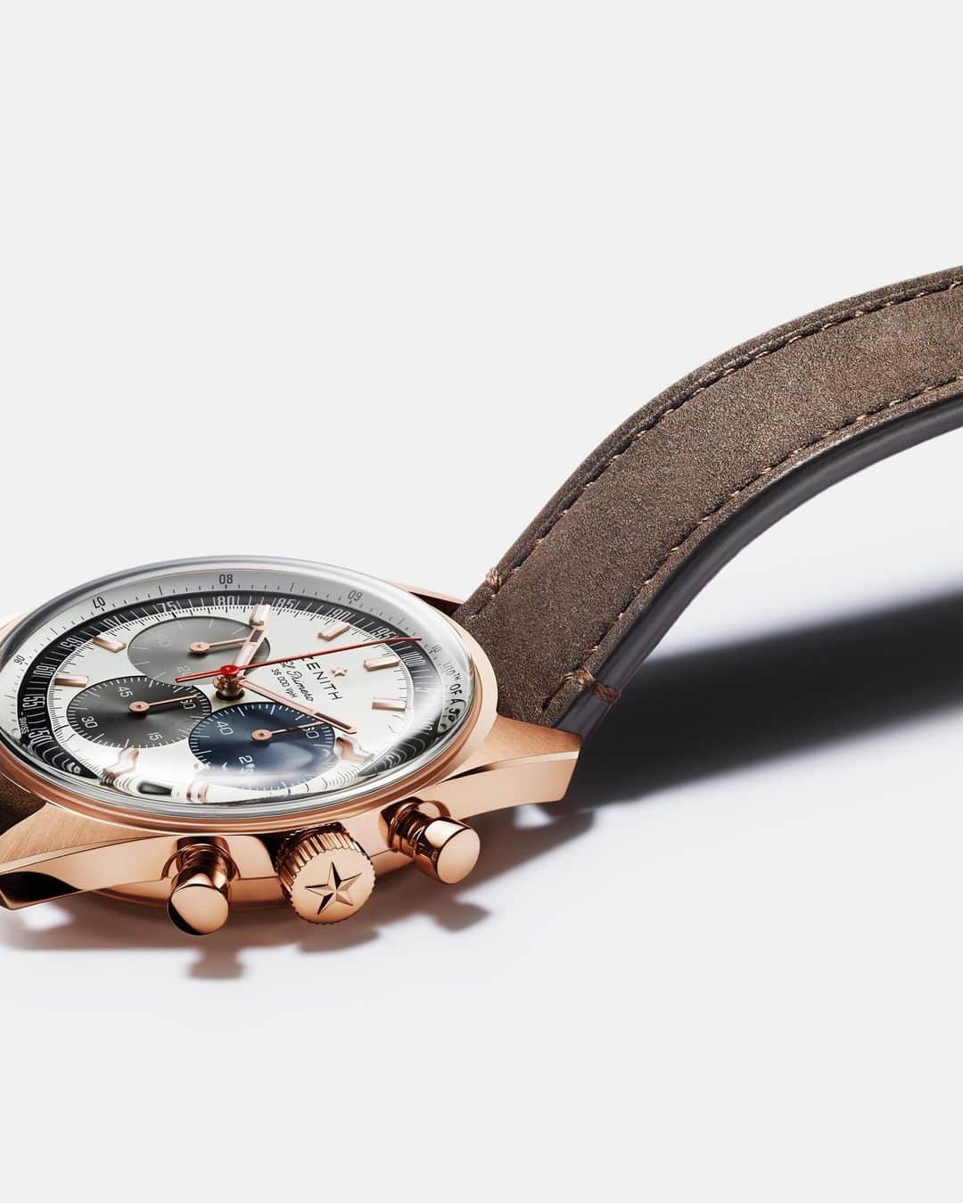 ゼニスのインスタグラム：「#ChronomasterOriginal: Over 50 years of automatic high-frequency chronograph excellence, distilled into a timeless reference. Chronomaster Original in red gold.」