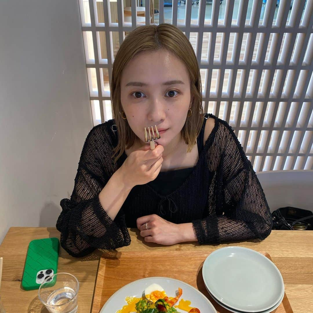 田原愛里のインスタグラム：「. . . SHIRO cafeのサラダ ちょ〜美味しかったんですっ お家でもワンプレートご飯 作りたいなぁ〜  首かいて赤くなってる😲笑  #shiro  #shiroカフェ」