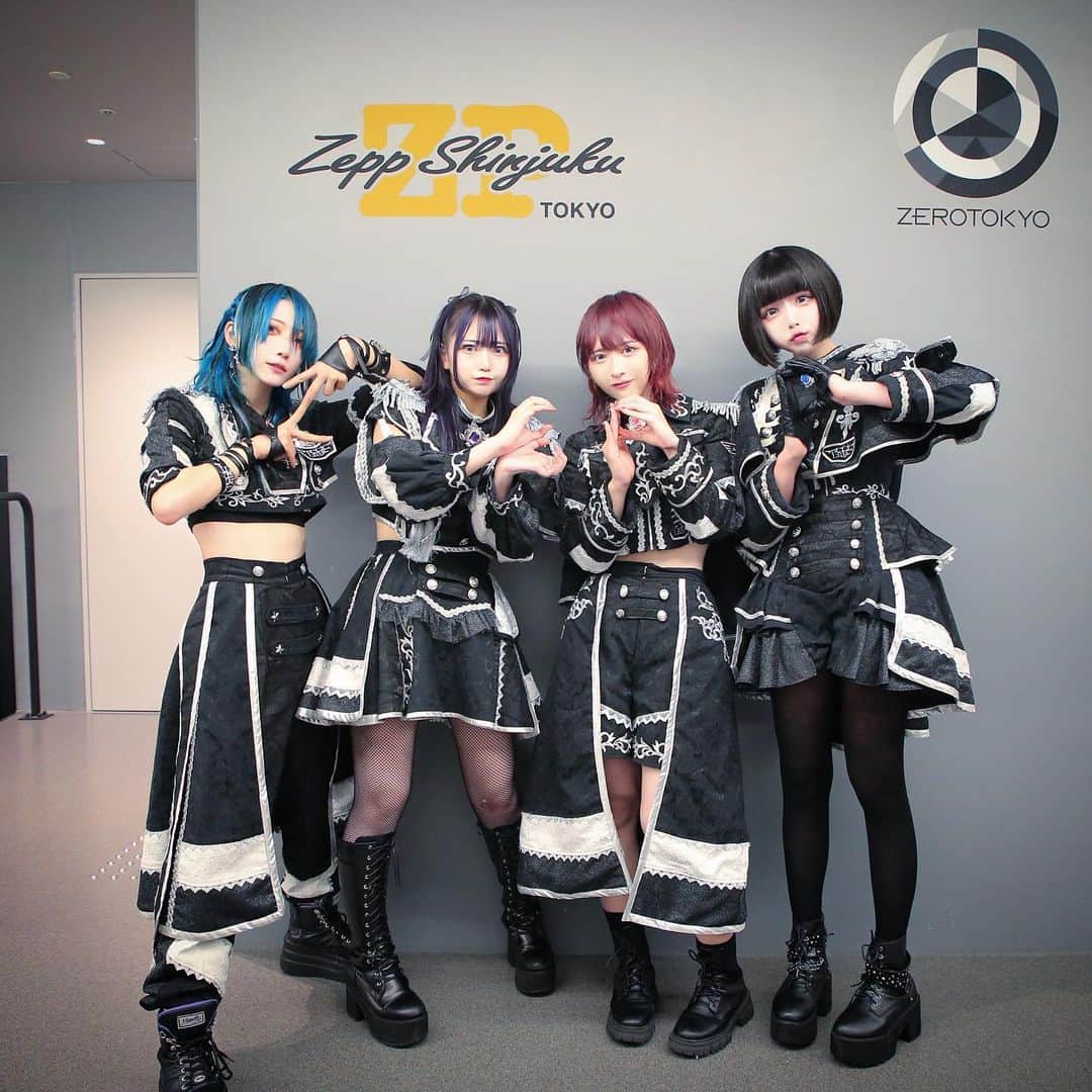 ねおきまこのインスタグラム：「ZEPP!」