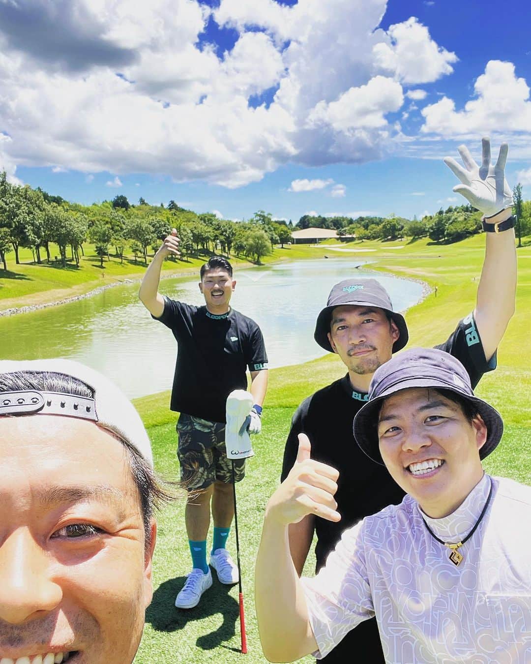 黒羽根利規のインスタグラム：「素敵なご縁と素敵な仲間たち😊 先輩1人いるけど30歳過ぎたらみんな仲間😆  #ジョージさん #洋くん #足○くん #経営者の集まり #ってことにしよかっ #どこでどう繋がるかわからんし #知らんけど #自称ゴルフ部 #部員は俺 #時差投稿」