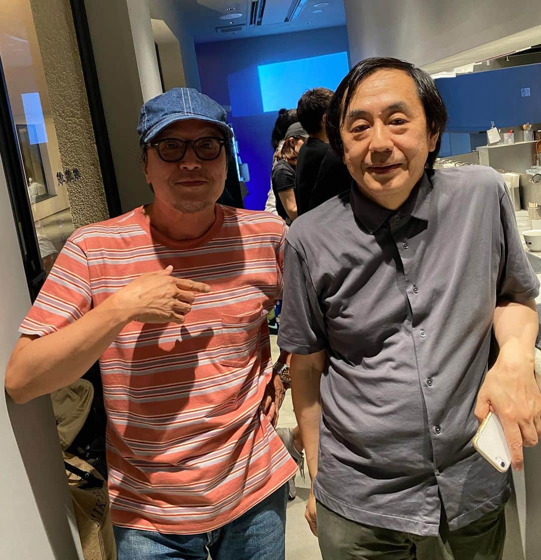 江口寿史のインスタグラム：「そのカレーの情報をくれた柏友達のとまいちゃん(@_.tomai._ )が連れてきたのは元ゲルニカ、ハルメンズの上野耕路さん！昔から聴いてた大ファンの音楽家。なんでも彼女の日藝時代の先生だったそう。 2枚めは後にフリースタイルの黒社長とオーナーの磯野さん。」