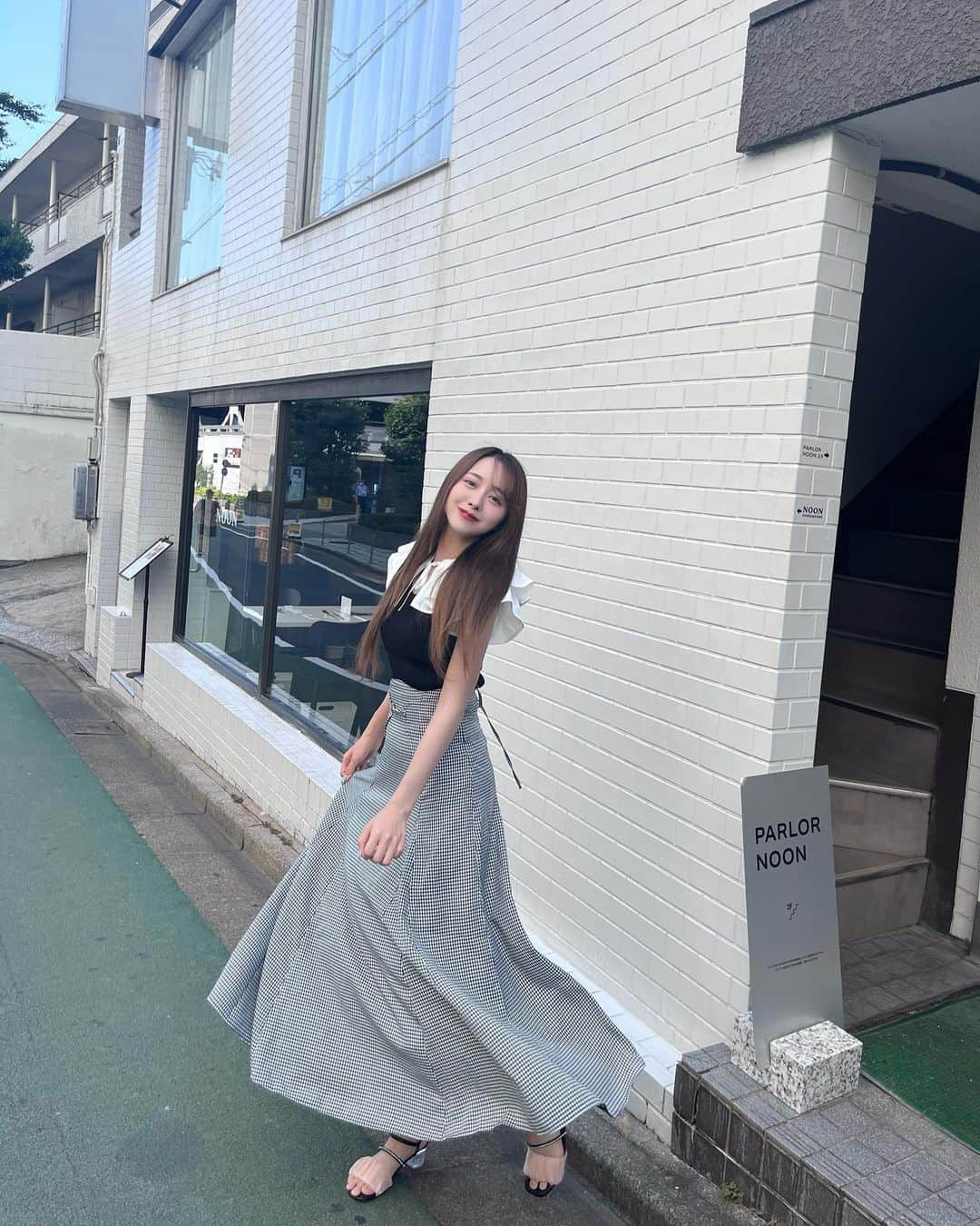 加藤ゆりなさんのインスタグラム写真 - (加藤ゆりなInstagram)「この日は暑すぎた☀️暑すぎて叫んだ☀️ まあいつもあついけど🥵 骨格ウェーブ大優勝ブランドの服しか最近着てない🥹  tops @darich_official  skirt @dazzlin_official  shoes @chico__official___   #目黒ランチ #目黒カフェ #darich #dazzlin #chico」8月7日 21時20分 - _yuringo_