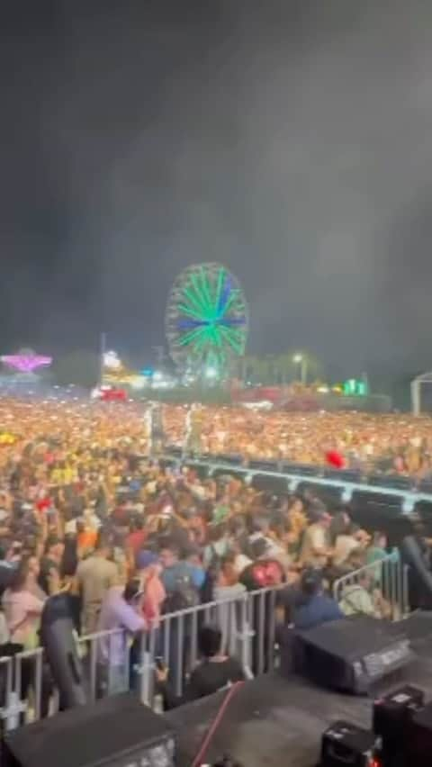 ウィシン&ヤンデルのインスタグラム：「Increíble es poco para lo que sentimos anoche viendo a más de 160 mil personas bailar, cantar y disfrutar nuestra música. Gracias por tanto de todo corazón. UNA NOCHE MÁGICA en #SanLuisPotosí 🤩🇲🇽」