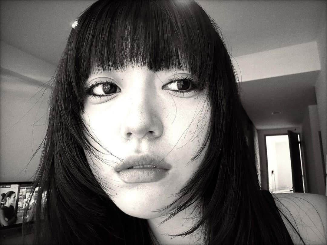 のインスタグラム：「🖤」