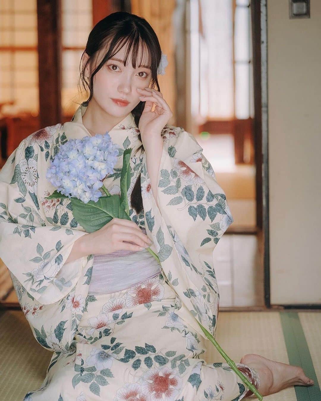 柚木ふゆのインスタグラム：「・ ・ ・ 浴衣 ・ ・ ・ ・ ・ ・ ・ ・ ・ ・ ・ ・ ・ ・ ・ ・ #instaphoto #portrait #portraitphotography #photo #photography #model #film #camera #japan #japanesegirl #girl #ポートレート #ポートレートモデル #被写体 #被写体モデル #浴衣女子 #サロンモデル #カメラ女子 #カメラ好きな人と繋がりたい #写真好きな人と繋がりたい #浴衣 #浴衣ヘアアレンジ #makeup #人像攝影 #人物攝影 #模特 #攝影 #古民家 #ポニーテールアレンジ #ポニーテール」