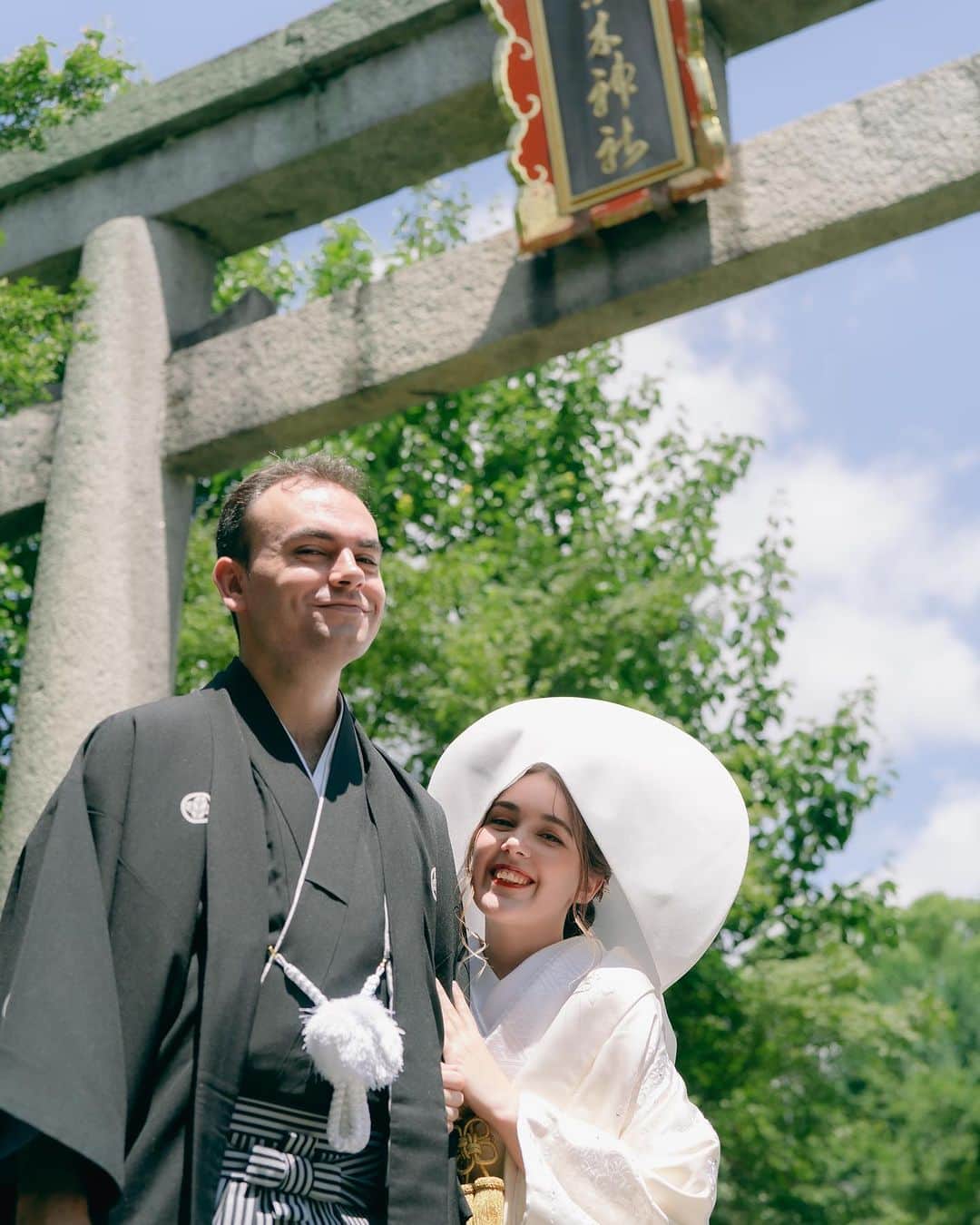 和婚スタイルのインスタグラム：「Congratulations ❤️ Beautiful wedding at Nashinoki shrine in Kyoto, Japan!  english.wakon-style.jp  Please contact us!  #神社挙式 #白無垢 #Shintowedding #japanesetraditionalwedding #shiromuku #shrine #temple #weddingceremonyatJapan #kyotowedding #lgbtq #wakonstyle #buddhistwedding #destinationwedding #weddingphotography #happiestmoment #redtriigate #tokyo #fukuoka #kyoto #kimono #bride #weddingreception #shinto #japantrip #elopement  #bride’shairstyle #thailand #colouredkimono #色打掛」