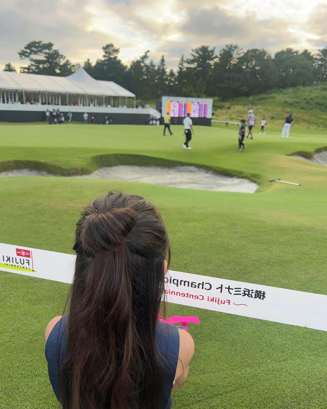 YUAさんのインスタグラム写真 - (YUAInstagram)「🏌️‍♂️🏆 先週末の横浜ミナトチャンピオンシップ＠横浜カントリークラブ 中島啓太プロが優勝しました！ プロになって3勝目 でもゆあにとっては待ちに待った現地観戦での優勝です✨ ずっとこの日を待っていました 家族だけじゃなくゆあのお友達やおばあちゃまのお友達、SNSのフォロワーさんやセナのフォロワーさん、中島選手の応援仲間さんまでみんなが「ゆあちゃんおめでとう」というメッセージをくれました笑 ゆあ、ただのファンなのに笑 中島啓太が優勝争いしてるからゆあちゃんいるかなと思ってずっとテレビ見てたよという方や、テレビ見たよ！映ってたよ！と言って動画を送ってくれた方もいました😭 本当にありがとうございます ゆあが優勝したわけではありませんが皆さんからのおめでとうの言葉で嬉しさが何百倍にもなりました 大好きな選手が優勝することってこんなに嬉しいことなんだなあと家族で思いました 昨日の帰りは中断で遅くなっただけじゃなく事故渋滞などもあったけれどみんなご機嫌の帰り道でした🚗💨  中島啓太プロ優勝おめでとうございます🏆✨ ・・・ ・・・ #yua #kidsmodels #8yearsold #tokyojapan🇯🇵 #golfkidsfashion  #jgto #男子ゴルフツアー盛り上げ隊  #中島啓太プロ  #keitanakajima  #横浜ミナトチャンピオンシップ  #横浜カントリークラブ」8月7日 21時49分 - yuagram89