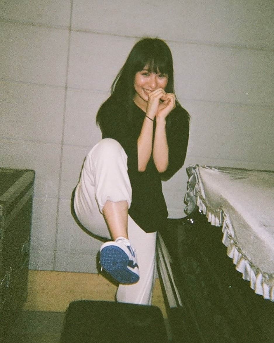 井上玲音のインスタグラム：「・ ・ 足浮かせてプルプルしててかわよかった  #filmphotography #石山咲良 #井上玲音」