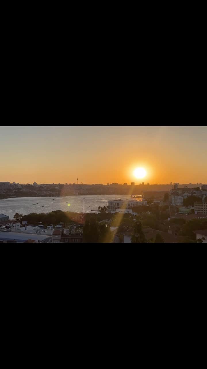 DJ MEGURUのインスタグラム：「Visiting Turkey Istanbul. There are so many restaurant you can visit, food is amazing and so cheap.  People are very heartwarming, and city is just beautiful.  #istanbul #turkey #iloveistanbul #beautifulplaces #trip #shorttrip #vacation #sunset #chill #summervibes #goodfood #foodtrip #cheap #reccomended #turkeytrip #イスタンブール #japanesetraveler #トルコ #instareels」