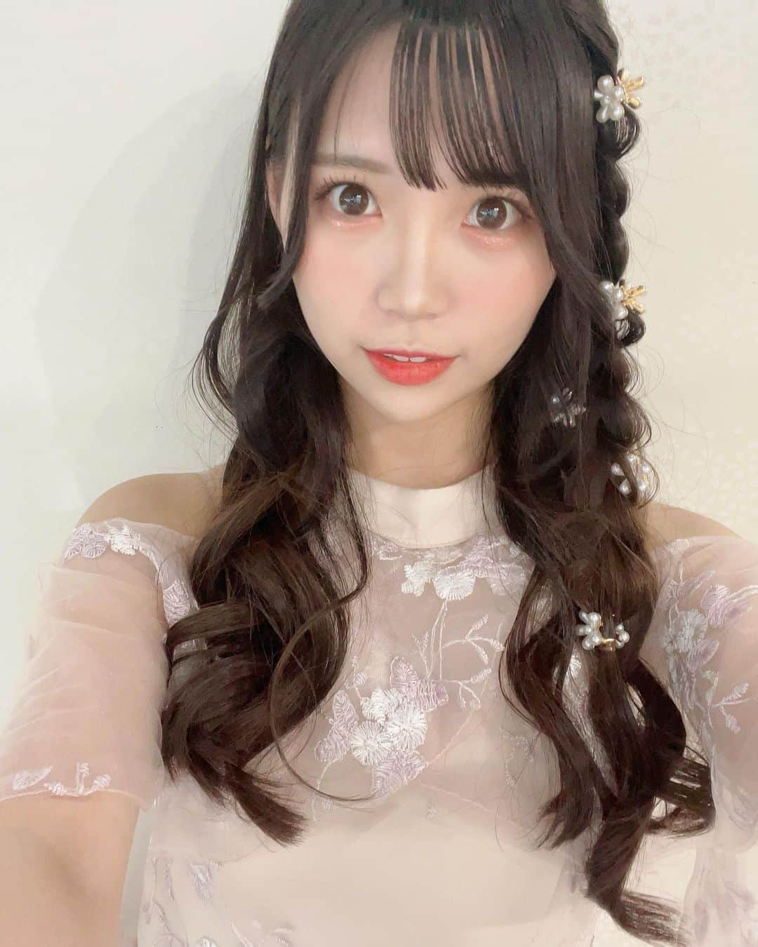 尾上美月さんのインスタグラム写真 - (尾上美月Instagram)「先月のイベントのブロマイドパート2が全国のコンビニでゲットできます✨💖  イベント来てくださった方も来られなかった方もぜひ沢山ゲットしてください🫶🏻☺️  コンビニにいっそげ〜〜💨😙🏪  販売期間：8/7(月)～8/21(月) 販売詳細のリンクはストーリーに🔗貼ります〜🥰✨」8月7日 22時00分 - omizuki_0522