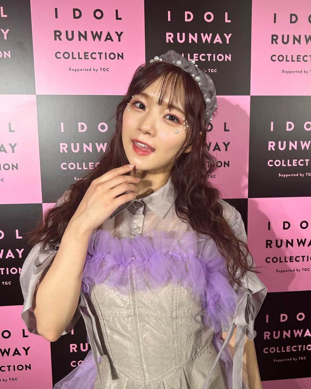 稲場愛香のインスタグラム：「💜 ⁡ IDOL RUNWAY COLLECTION ありがとうございました！ ⁡ 憧れのランウェイを歩かせてもらって ドキドキしたけど貴重な経験になりました😊 ⁡ ⁡ 応援に駆けつけて下さった方 1つのステージしか出られなくてごめんね、🥲 ⁡ またこんな機会を頂けるように頑張りたいし 楽しみにしてくださっている方の 期待に応えられるような私になりたいです。 ⁡ ⁡ ありがとうございました！🥹🙏🏻🫶🏻 ⁡ ⁡ ⁡ #IDOLRUNWAYCOLLECTION  #稲場愛香」