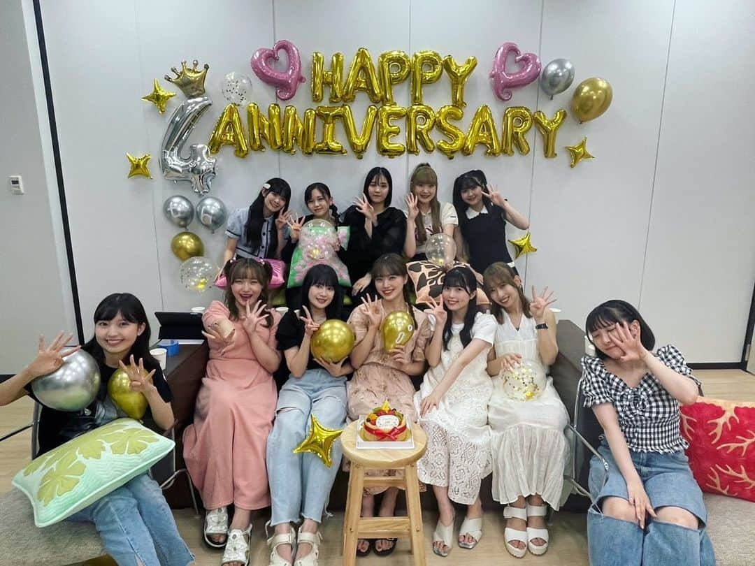 小林萌花さんのインスタグラム写真 - (小林萌花Instagram)「💐💐💐  メジャーデビュー4周年♡  #ビヨ4周年 #いつもありがとう #ケーキ食べた #BEYOOOOONDS」8月7日 22時03分 - honoka_kobayashi.official