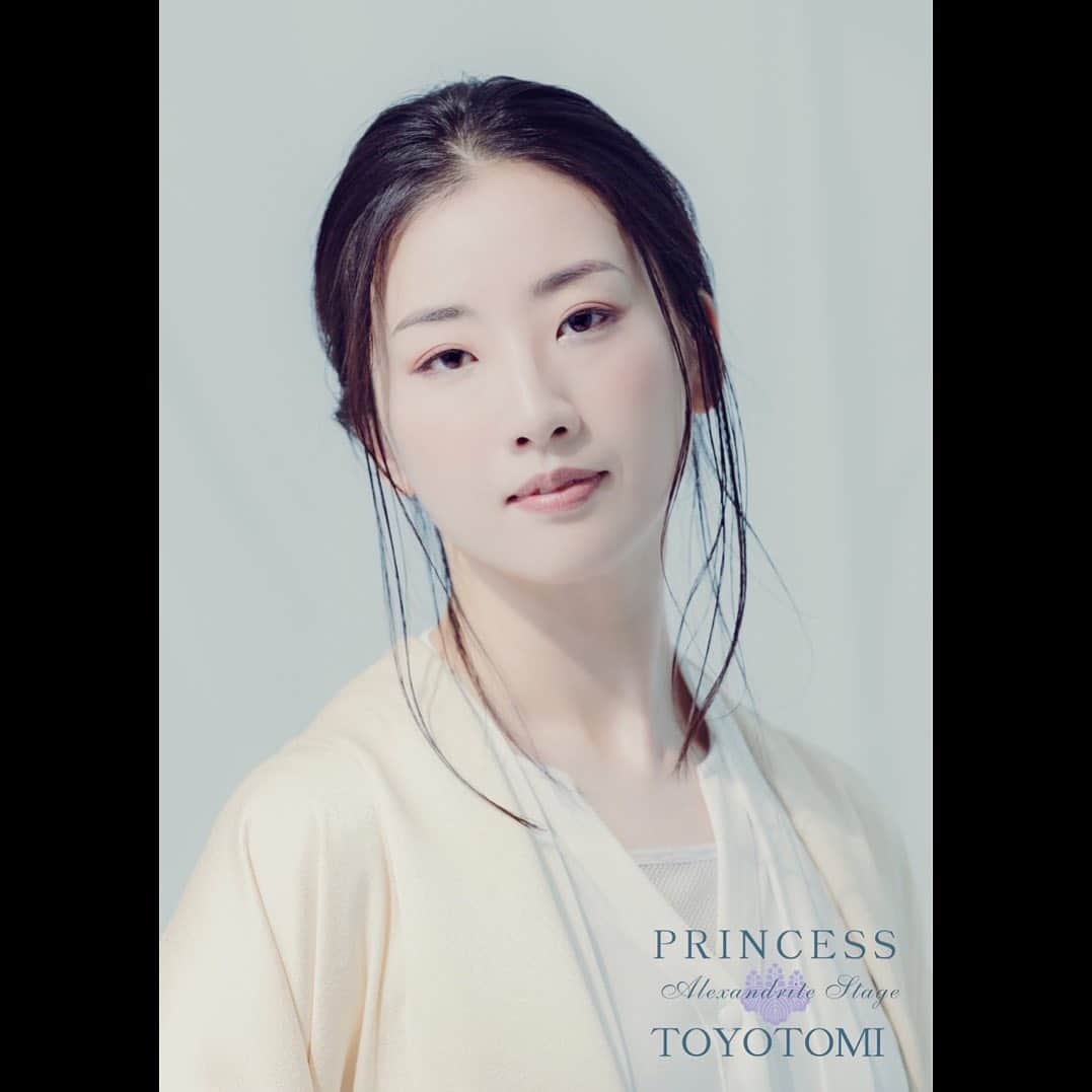 美翔かずきさんのインスタグラム写真 - (美翔かずきInstagram)「2023.8/10(木)～8/20(日) 時代劇『PRINCESS TOYOTOMI』  昨日、お稽古場最終日でした！ 全ての役がとても魅力的に描かれていて、皆さんが役と向き合い戦っている姿に毎日刺激を受けた充実した1ヶ月間でした✨ 素晴らしい役者の皆さまと同じ作品を作り上げる喜びをひしひしと感じてます☺️  お芝居がしたい！と言う思いでオーディションを受け、お市役を頂き、毎日発見と成長を目標にお稽古を重ねて来ました✨ 毎公演恐れず果敢に挑戦して役を深め、より良い作品になるように頑張っていきたいです🫡🫡🫡  いよいよ始まります❣ 素晴らしい作品です！ どうぞお楽しみに🎊🎊🎊」8月7日 22時04分 - m_is_s_io_n