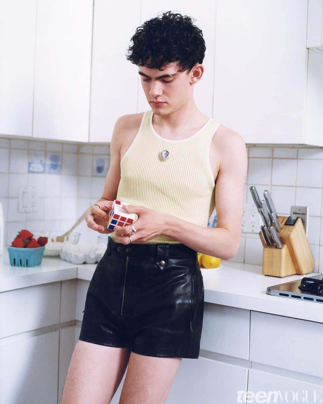 Teen Vogueのインスタグラム：「Joe Locke (@joelocke03) has never labeled his sexuality in an interview until recently — for the record, he tells Teen Vogue, “I have been openly gay since I was, like, 12." As he continues to open up to the world more, he wants to continue to dismantle the notion that losing all privacy is part of the job. “There’s an idea that it's part of the job to lose your privacy, that you lose your right to having privacy. That's something I hope the next generation of people in the public eye can change…. I think people are understanding that privacy is a nonnegotiable.” Get to know Teen Vogue's August 2023 cover stars at the link in bio.  *SAG-AFTRA members are currently on strike; as part of the strike, many actors are not promoting their film and TV projects. Interviews for this cover story were completed prior to the strike.  🖋: @kacedubb 📸: @angalisfield Photo Retouching: @digitalarea Stylist: @corneliuslafayette Groomer: @melissa.dezarate Production: @hyperion.la Sittings Editor: @kath_thom」