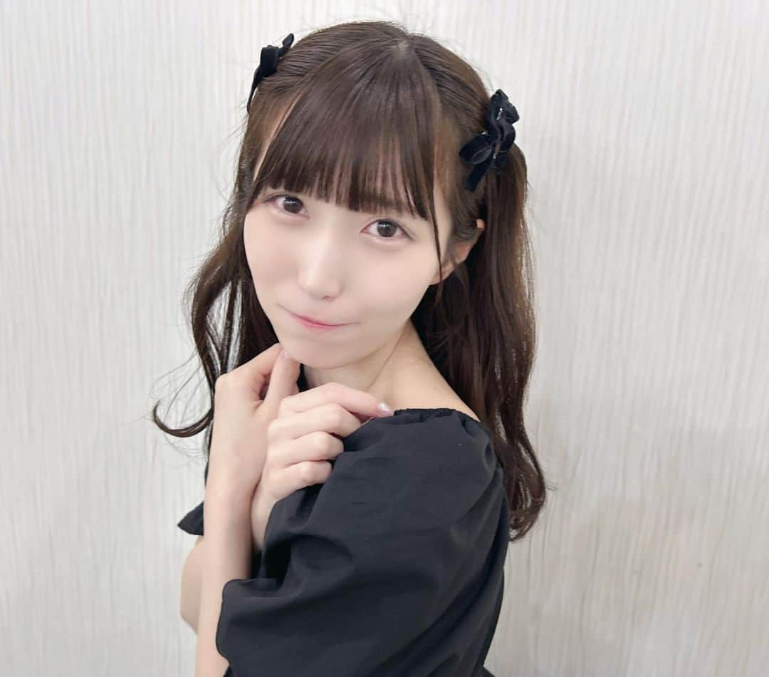 藤宮もなのインスタグラム：「今日の萌菜どうかな〜？ メンバーになんかいつもと違うって言われたよ〜🖤🩶🤍」