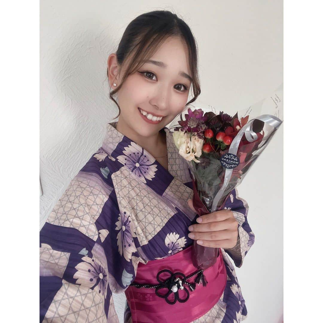 Dorothy Little Happyさんのインスタグラム写真 - (Dorothy Little HappyInstagram)「今年は #大人っぽく #渋め の「 #紫 」 #浴衣 に似合う大人っぽい #花束 も♥  8/7」8月7日 22時10分 - dorothy_little_happy