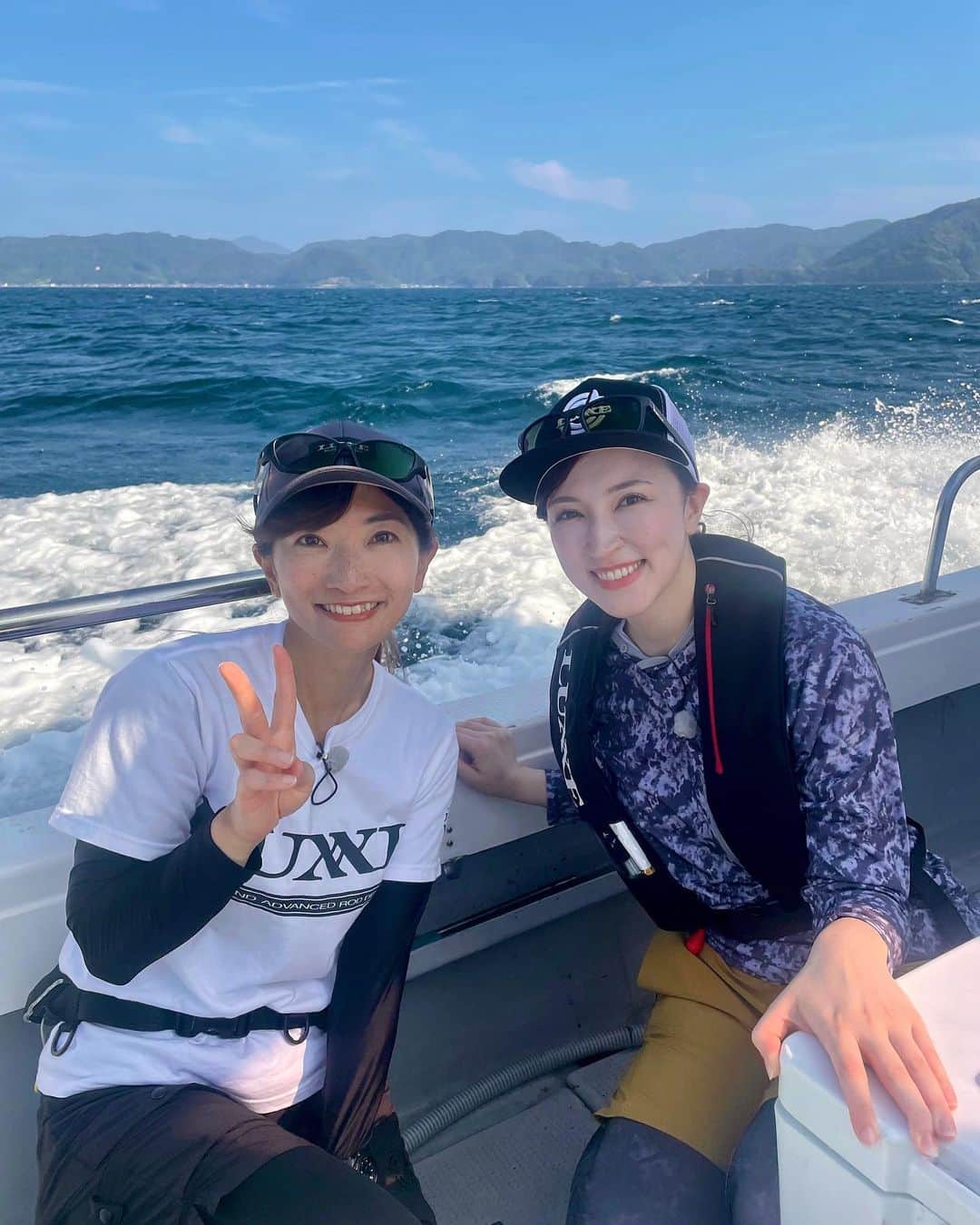 ウーデンジェニファー里沙のインスタグラム：「* 人生で初めての釣りをしました！ こんなに楽しいなんて✨✨🐠  いままで経験していなかったのが もったいなかった気持ちです💭  MALINA さんに（@malina.offshorefishing） 一から丁寧に教えていただきました。 美しくかっこよくて素晴らしい先生..✨ ありがとうございました！！  毎週土曜日の朝6:50〜放送の 「フィッシングDAYS」にて。 出演回の放送日が近づいたら またお知らせさせてください！  全くの初心者でしたが、 何匹釣れたでしょう…🤭  .  .  .  .  .  #フィッシングdays #フィッシング #釣り #釣りガール #釣り女子 #釣り初心者 #fishinglife #fishing #テレビ大阪 #大阪 #アナウンサー #ウーデンジェニファー里沙」