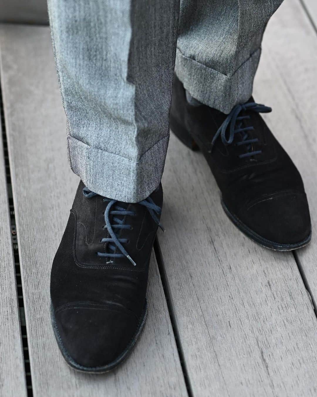 Shuhei Nishiguchiさんのインスタグラム写真 - (Shuhei NishiguchiInstagram)「"Classic never Fades"◀◀︎◀︎6pics 久しぶりにきっちりタイドアップ。 グレーとブルーを馴染ませる。 ビシビシのスーツスタイルやっぱりいいですね。  【ITEM】 Suit： @alfonso.sirica  Shirt： @beams_f  Tie： @francobassi_official  Pocket square： @simonnot_godard  Shoes： @churchs 80's Watch： @patekphilippe 80's  #beamsf #gentlemanstyle #sartorial #vintagewatch #suitstyle #outfitmen」8月7日 22時26分 - shuhei_nishiguchi
