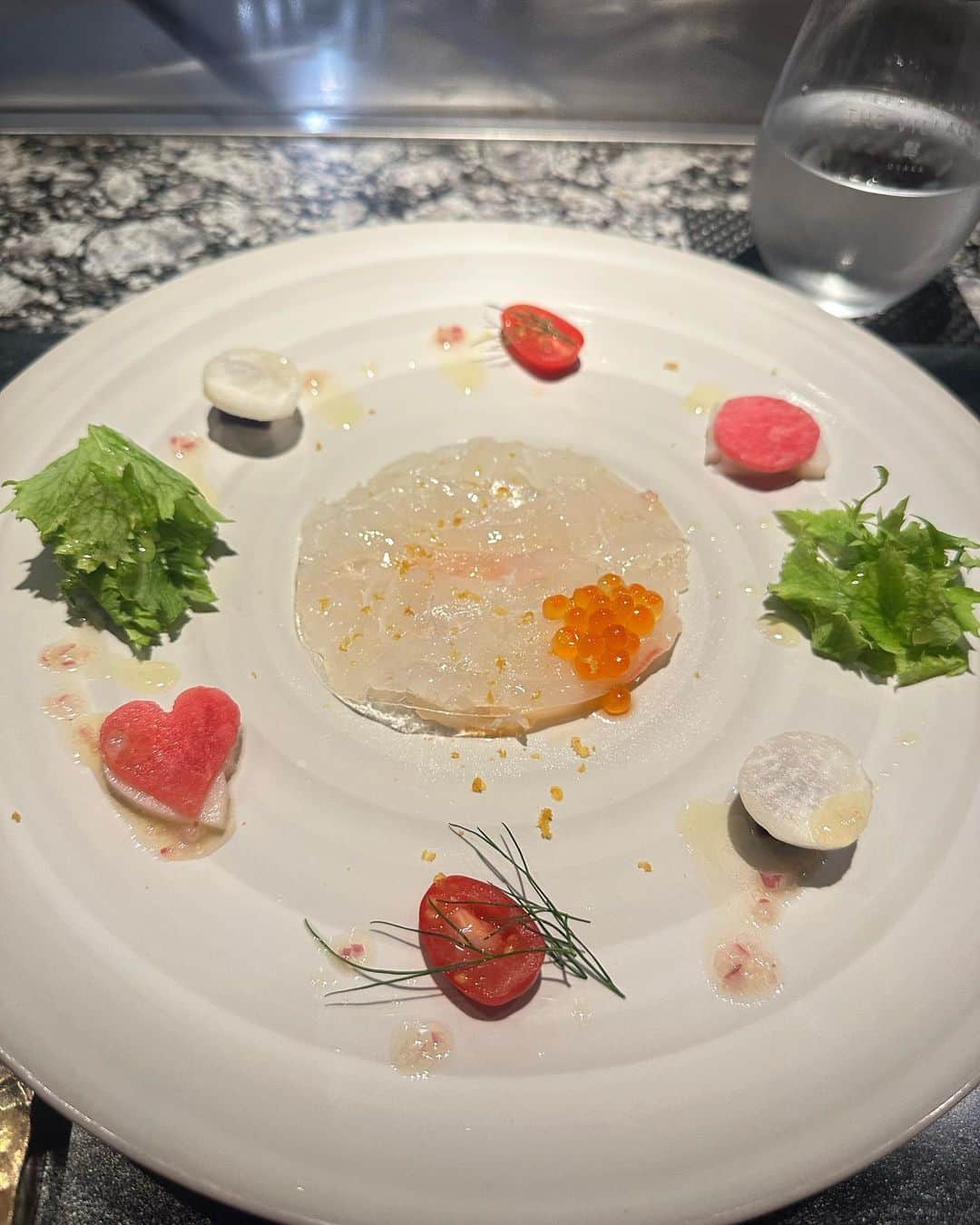松浦三佳さんのインスタグラム写真 - (松浦三佳Instagram)「＊ THE VILLAGE 𓌉𓇋 ‎🥩 ここの最初のお料理がホントに好き☺️ カブラ？がハートになってた😍 シェフのトークが今回も楽しくて素敵な時間になりました☺️ ＊ ＊ ＊ ♡★♡ﾟ･*:.｡ ｡.:*･ﾟ♡★♡ﾟ･*:.｡ ｡.:*･ﾟ♡★♡ﾟ･*:.｡ ｡.:*･ﾟ♡  #thevillageua  #dinner #birthdaydinner #gourmet  #myfavorite #tabelog #大阪グルメ #鉄板焼き #福島 #食べログ #ディナー #福島グルメ」8月7日 22時22分 - mikarinrin5555