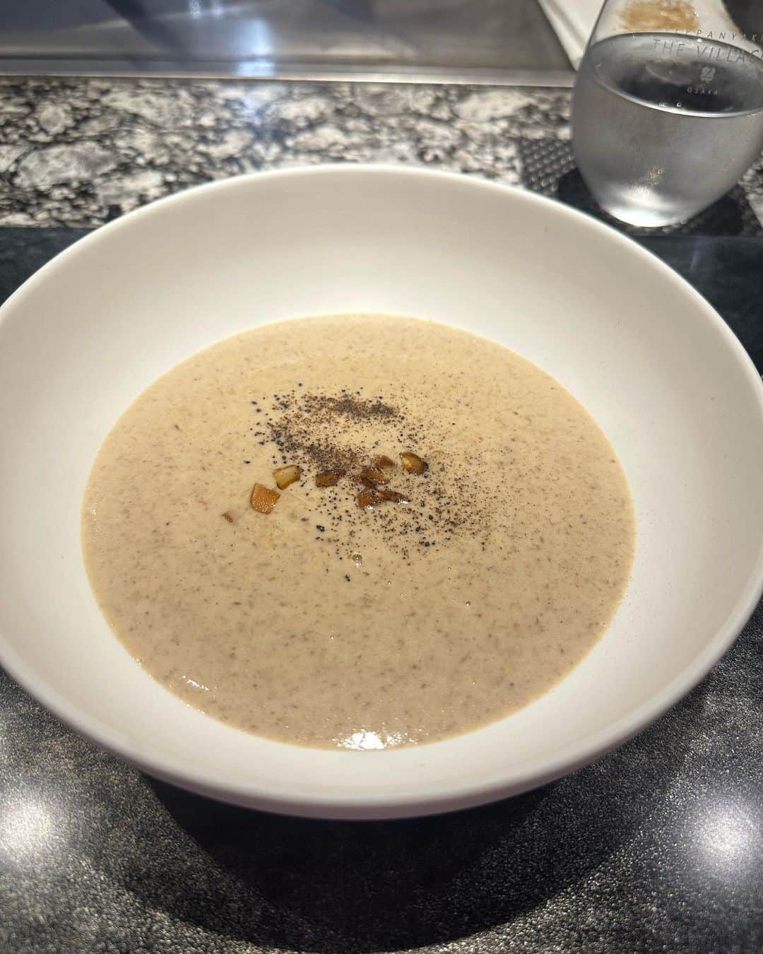松浦三佳さんのインスタグラム写真 - (松浦三佳Instagram)「＊ THE VILLAGE 𓌉𓇋 ‎🥩 ここの最初のお料理がホントに好き☺️ カブラ？がハートになってた😍 シェフのトークが今回も楽しくて素敵な時間になりました☺️ ＊ ＊ ＊ ♡★♡ﾟ･*:.｡ ｡.:*･ﾟ♡★♡ﾟ･*:.｡ ｡.:*･ﾟ♡★♡ﾟ･*:.｡ ｡.:*･ﾟ♡  #thevillageua  #dinner #birthdaydinner #gourmet  #myfavorite #tabelog #大阪グルメ #鉄板焼き #福島 #食べログ #ディナー #福島グルメ」8月7日 22時22分 - mikarinrin5555