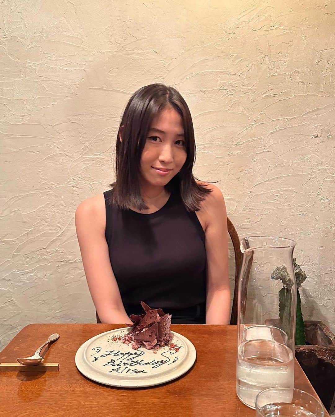 Alisaさんのインスタグラム写真 - (AlisaInstagram)「今年の誕生日は🎂 本当は7月なんだけど体調崩してしまい 予定全部キャンセルになりやっと先日。泣 毎年覚えてくれてる友達やメッセージくれた方たち 本当にありがとうございます、今年はなんだかより嬉しかった🥲  久しぶりのuguisuはやっぱりぜーんぶ美味しくて大満足！ もう数えるのも難しいくらいだけど、 毎年お祝いしてくれて旦那さんありがとう🤍  今年はというか、年々痛感しているけどまず健康第一！ そして家族や大切な人たちにちゃんと恩返しができるように。 深く考えすぎずに自分の思いに素直に。  まだまだ未熟な私ですが皆様よろしくお願いします🙇🏻‍♀️  #uguisu #誕生日ディナー #三軒茶屋#ナチュールワイン #三茶グルメ#organ#20230706 #alisaグルメ🍽️」8月7日 22時27分 - alisataira