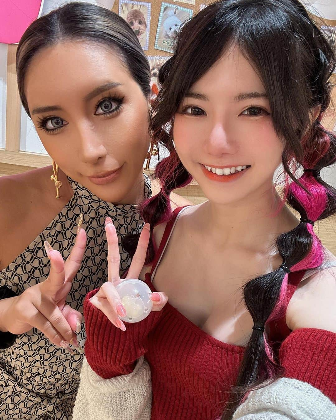 nonのインスタグラム：「My sUper Stong & Beautiful Sister @non_nonsummerjack From Japan ! i love her 🥰🥰🥰 come visit us at cosholic and comiket!  You wont be disappointed 😎   日本から来た超強くて美しいお姉さん!大好きです  コスホリックとコミケに遊びに来てください!きっとがっかりすることはありませんよ😎」