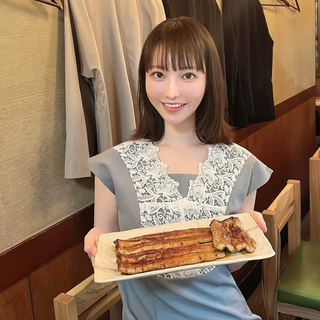 Machikoさんのインスタグラム写真 - (MachikoInstagram)「天然と養殖の食べ比べ🍶🍚  #うなぎかぶと」8月7日 22時30分 - machiko.06