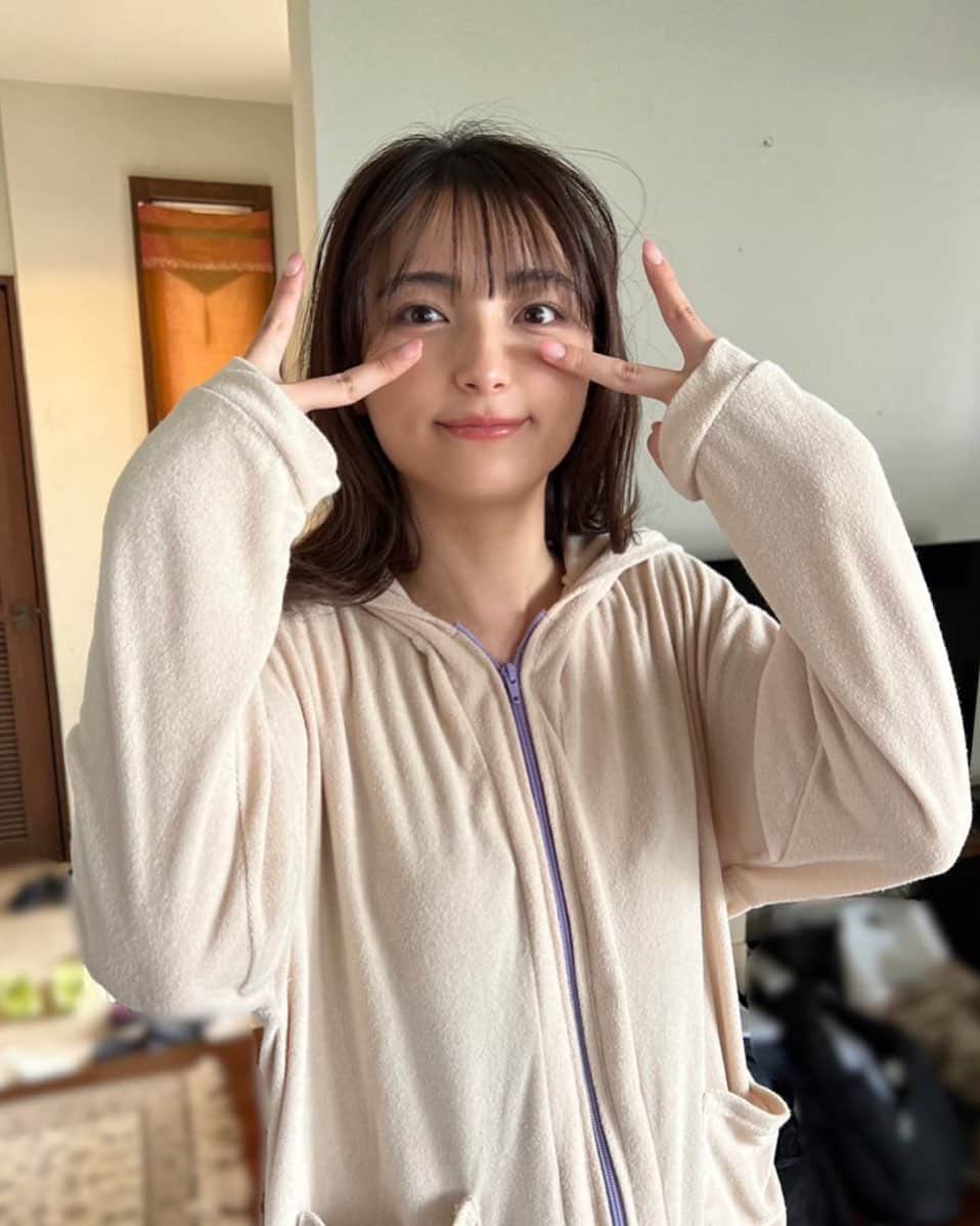 のインスタグラム：「【イベント情報】 . . 1st写真集『AYANON』発売記念イベント 申し込みまだの方〜🙋‍♀️ 宇佐美が待っておりますよ❣️  豊富な特典用意しているので是非✨  . . 詳細⬇️  日時:2023年8月20日(日)13:00~ 場所:書泉グランデ (千代田区神保町1-3-2)  イベント参加受付は↓ ・メール受付:2023年8月11日(金)閉店まで ・店頭受付:2023年8月22(日)イベント当日まで  ※詳細は書泉グランデのイベント案内ページをご覧下さい https://www.shosen.co.jp/event/11242/ . . .  #1st写真集  #AYANON  #宇佐美彩乃」