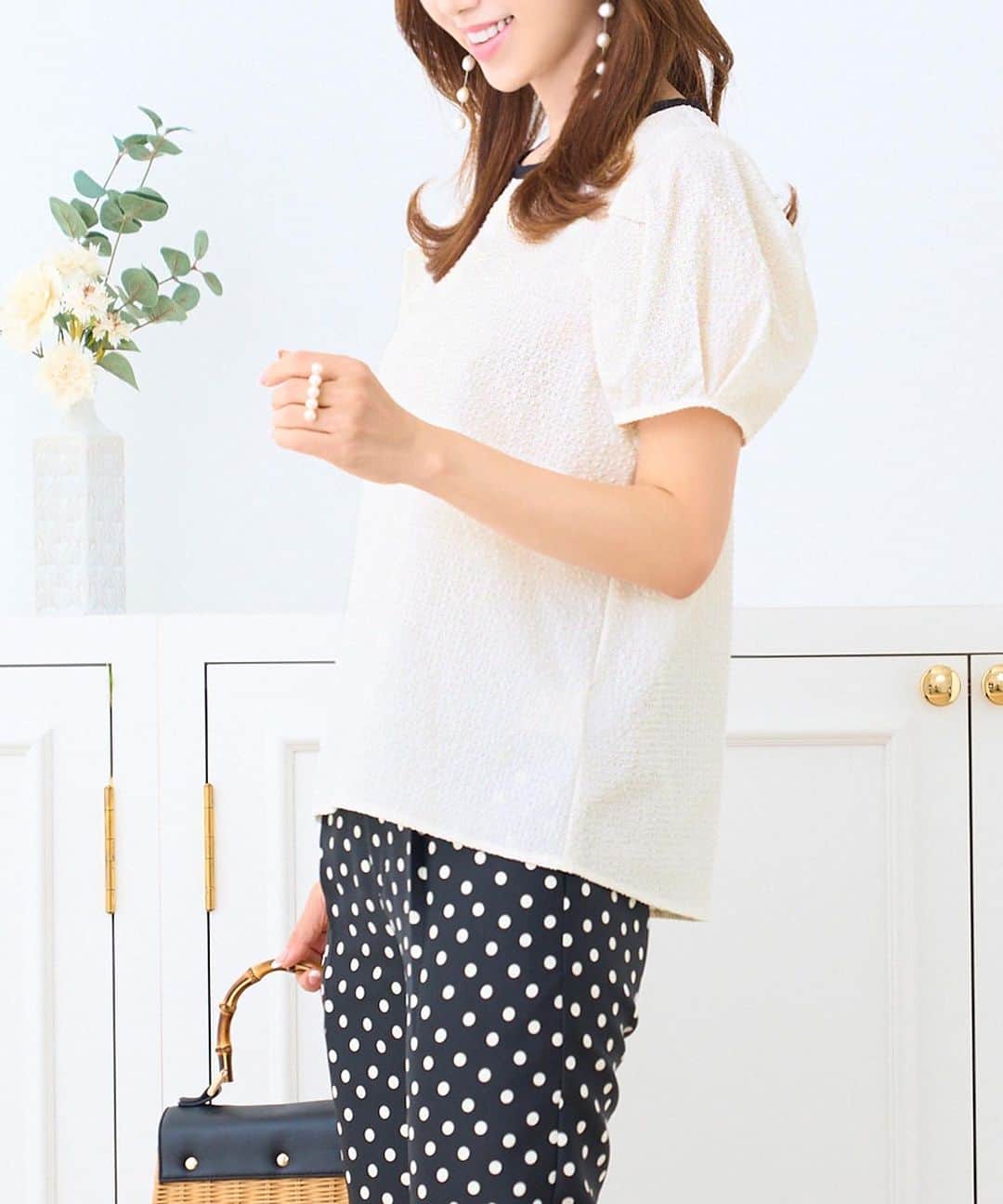 和泉佳子さんのインスタグラム写真 - (和泉佳子Instagram)「New Arrival🩷 8/8(火)12:00〜、プリマシェレルの新作「パフスリーブブラウス」が新発売🎊  サッカー生地が涼やかで、シワになりにくく、ご自宅でお洗濯も可能なので、デイリーコーディネートにオススメの一着です✨  ¥7150(税込)  @primascherrer   #和泉佳子　#プリマシェレル　#ジョイントスペース　#jointspace #ブラウス　#パフスリーブ　　#ドット　 #ファッション　#コーディネート　#ファッション好きな人と繋がりたい　　#mustbuy  #coordinate  #ootd」8月7日 22時32分 - yoshiko_izumi
