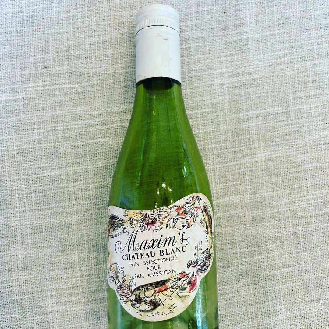 フィリップ・P・キーンさんのインスタグラム写真 - (フィリップ・P・キーンInstagram)「Vintage wine bottle from my collection. Maxim's Chateau Blanc for PAN AMERICAN. @panammuseum @panam_mech #vintage #wine #vino #Maxim's @Maxim's #france #travel @pan.am.museum」8月7日 22時52分 - phillipkeene