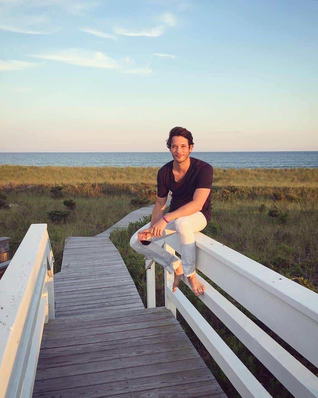 デレク・ブラスバーグのインスタグラム：「This guy is an A+. He’s 10 out of 10. A real winner, baby! Happy birthday to @nickbrown, my main squeeze, co-parent, partner in crime, the most generous human being I've ever met. Does he spend more money than I'd like? Sure. Has he "accidentally" thrown away a stack of magazines I was “saving to read later”? Totally. Ever lost his phone and/or wallet in the back of a cab? More times than I can count. But! That's why he's a perfect match for a frugal hoarder with OCD. Nick, you make me a better person and a better dad than I ever thought I could be. Sending you so much love and hoping this will be our best year yet!」