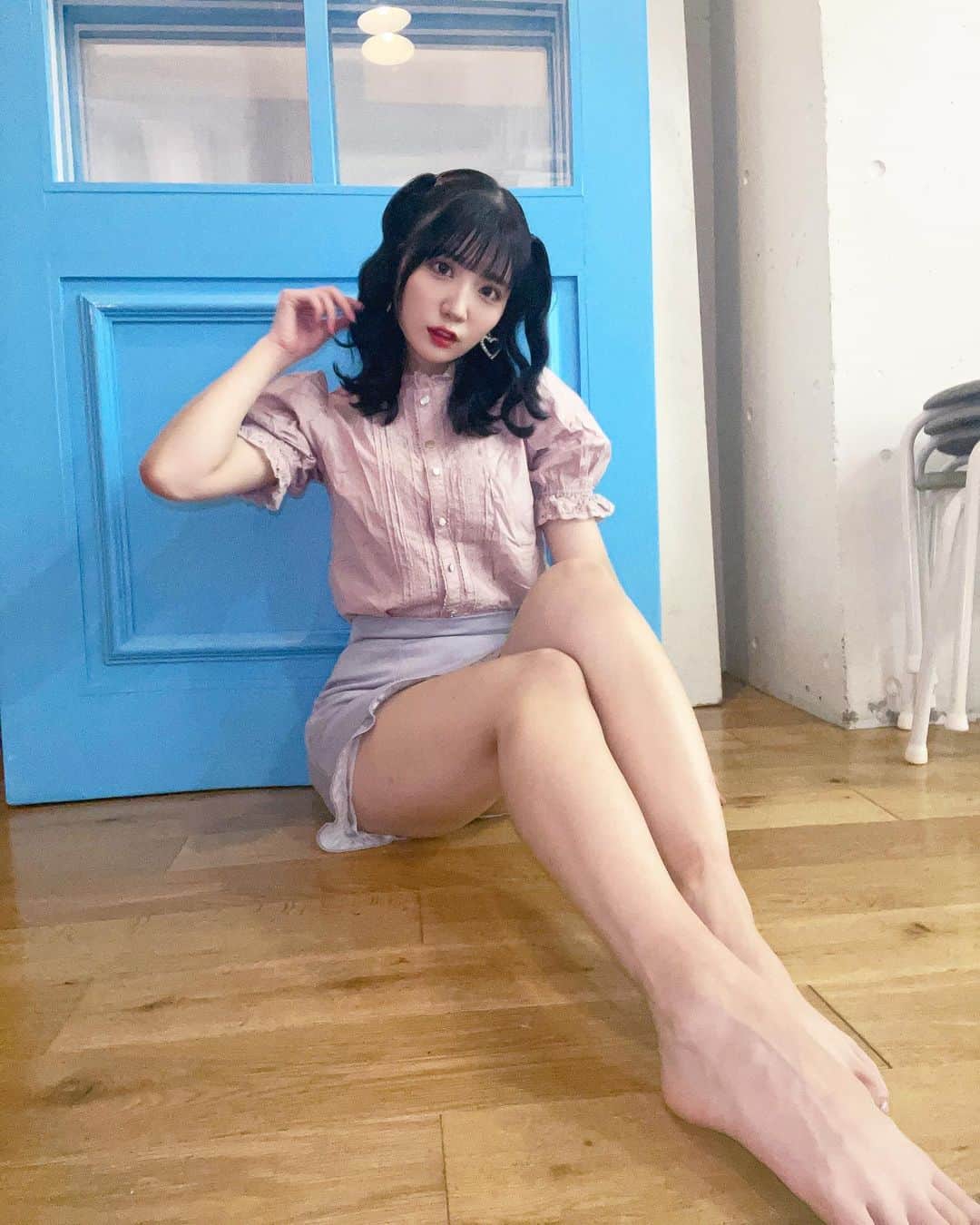 藤田みゆのインスタグラム：「. 裸足です😗」
