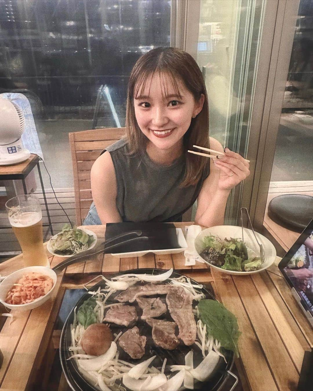 加藤早和子のインスタグラム：「.  ずっと食べたかったジンギスカン🫶🏻  美味しすぎてもう既に行きたい✔︎  . . #ジンギスカン #遠野屋ジンギスカン #盛岡 #グルメ  #木伏 #休日 #スポーツキャスター #アナウンサー  #新人アナウンサー #フィルムカメラ #ee35film」