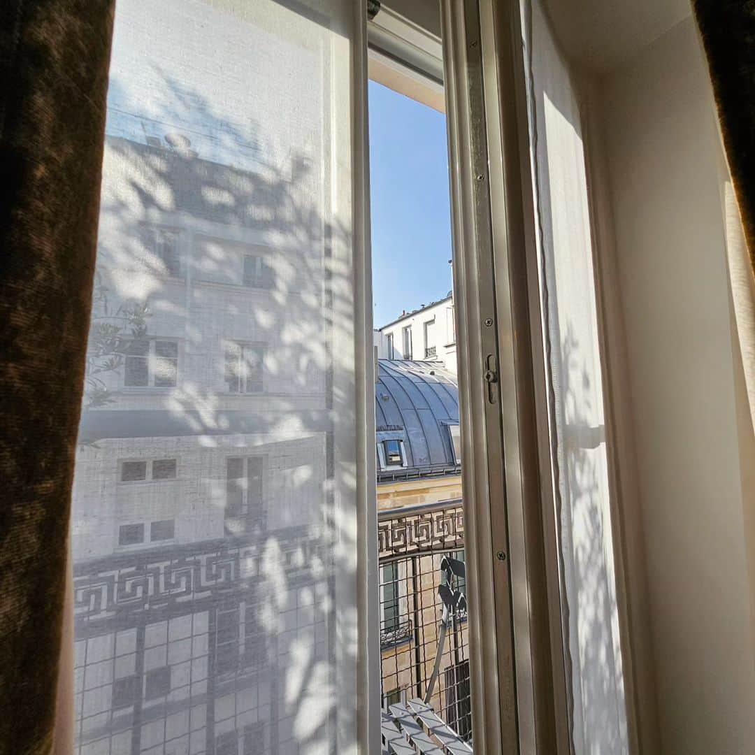 兎味ペロリナさんのインスタグラム写真 - (兎味ペロリナInstagram)「パリ日記③  ルーヴル近くでとったホテル おしゃれだった。 朝ごはんも超おいしかった！ パリ来たら毎回行くガレットやさんでランチ。  #パリ #フランス#ガレット #paris #海外旅行 #opera」8月7日 23時07分 - perolina_usami