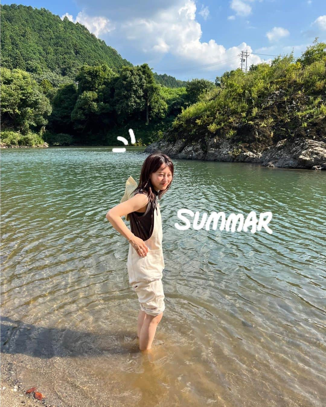 えぐっちょのインスタグラム：「夏きたー！！！☀️  ガリガリくん。🧊  そして綴りを間違える笑笑 多めに見て下さい🙇‍♂️🙇‍♂️🙇‍♂️  #kastane #kastane仙台 #kastane_ootd  #夏 #川 #川遊び #サロペット #サロペットコーデ  #骨格ウェーブ #骨格ウェーブコーデ  #イエベ #イエベ秋 #タンク #タンクトップ  #タンクトップ女子 #サングラス #サングラス女子  #サングラスコーデ #川遊びコーデ」