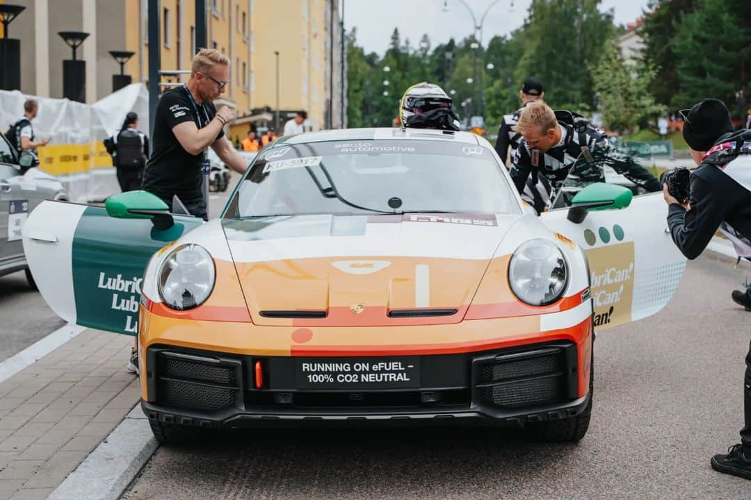 ヘイキ・コバライネンさんのインスタグラム写真 - (ヘイキ・コバライネンInstagram)「Fun weekend in Jyväskylä at the @sectorallyfinland 2023 edition! Couple of demo runs, a seminar and lots of meetings with friends and fans 👊🏻👊🏻」8月7日 23時11分 - heikkikovalainen