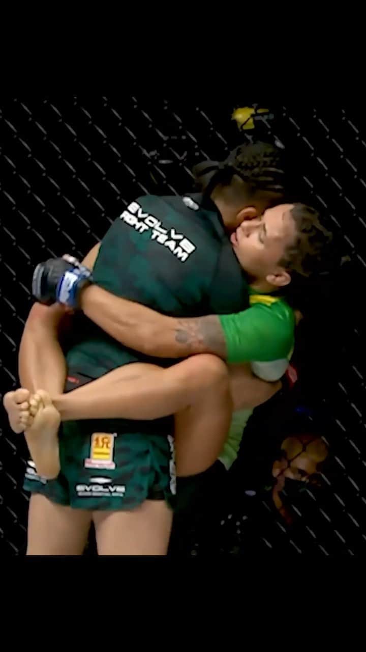 Funny Videosのインスタグラム：「What is happening here?👀  Via @onechampionship」
