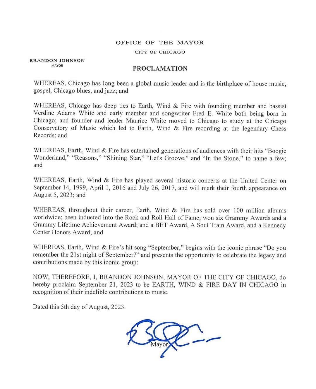 アース・ウィンド・アンド・ファイアーさんのインスタグラム写真 - (アース・ウィンド・アンド・ファイアーInstagram)「🙏🏿 It’s official! September 21 is @EarthWindandFire Day in Chicago!  Backstage the @UnitedCenter surprised us with an official proclamation signed by Mayor of Chicago Brandon Johnson (@ChicagosMayor) honoring our legacy and Chicago roots!  Swipe to read the official proclamation for insight into how the Windy City fits in Earth, Wind & Fire.  #UnitedCenter #Chicago #ArtistGift #EarthWindAndFire #Proclamation」8月7日 23時25分 - earthwindandfire