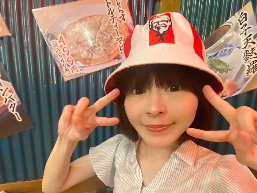 山本かおりのインスタグラム：「タイ🇹🇭でお世話になった方から タイのKFCの帽子とドライフルーツ いただきました☺️✨💐 タイの方 本当に優しい🥹✨  りばーしぶる😄⭐️  コンさんありがとうございます💐  また日本に来てね🎉  Thank you Kong san☺️ Please come to Japan again🇯🇵  The dried fruit was very delicious😄⭐️  #タイ #thailand #タイ旅行 #🇹🇭 #thai #ケンタッキー #kfc #ケンタッキーフライドチキン #ドライフルーツ #ナッツ #おやつ #dryfruits #ドライマンゴー」