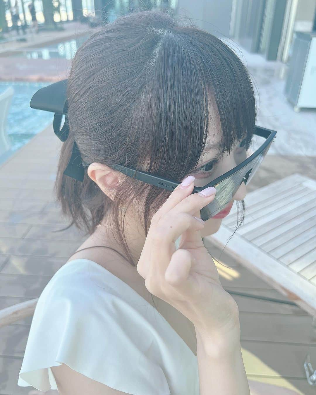 小桃音まいさんのインスタグラム写真 - (小桃音まいInstagram)「🌊🫧  例のサングラス🕶️  バースデーイベントまで2週間切りました、、、！ 今から既にドキドキしてます🥺  本当に本当に雨降りませんように🙏🏻」8月7日 23時34分 - kotonemai0824