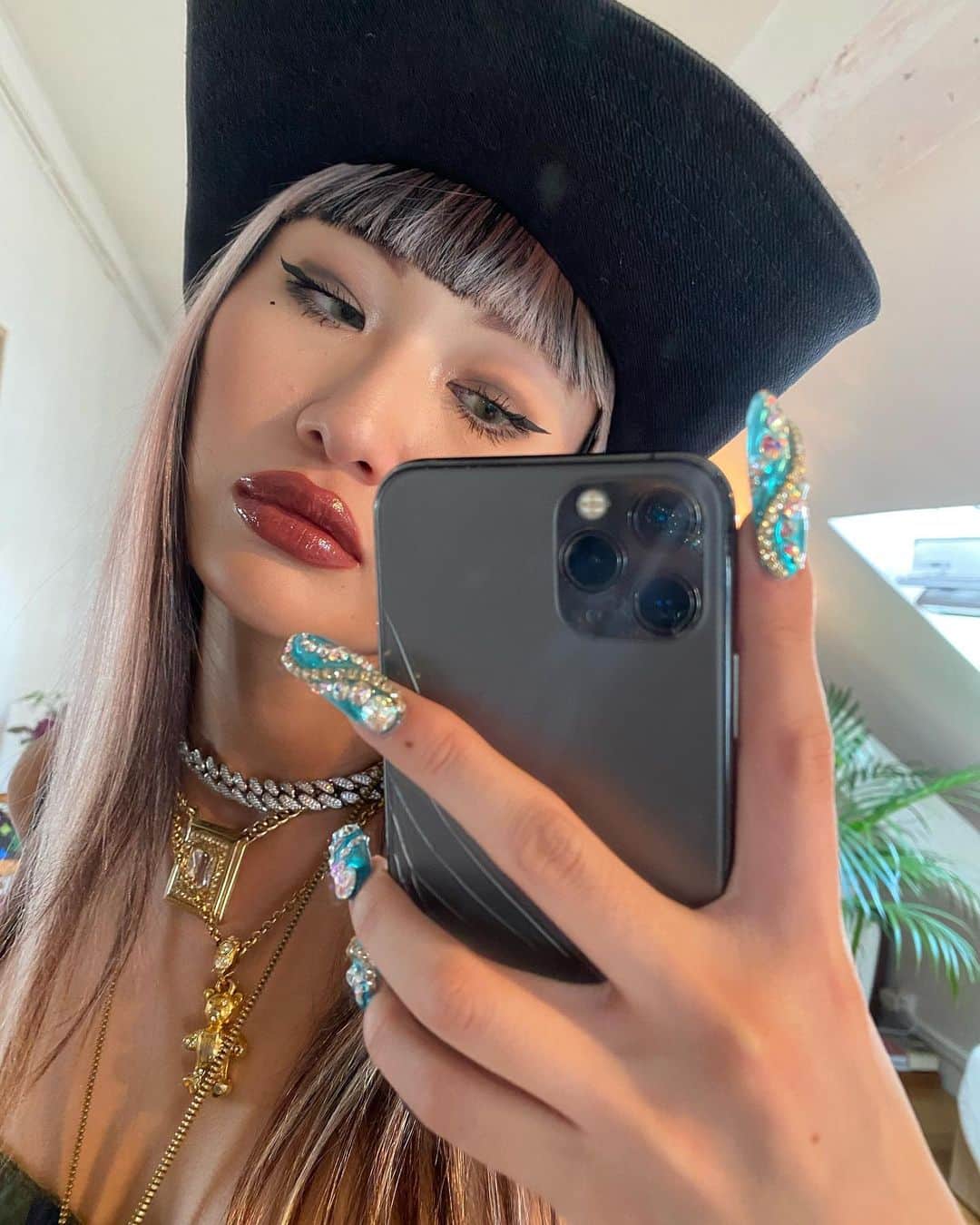 moanaさんのインスタグラム写真 - (moanaInstagram)「when I was getting up for the next party🧟‍♀️#pfw   #fashion#parisfashionweek#fashionweek#outfit #style#paris#vintage」8月7日 23時35分 - moannu
