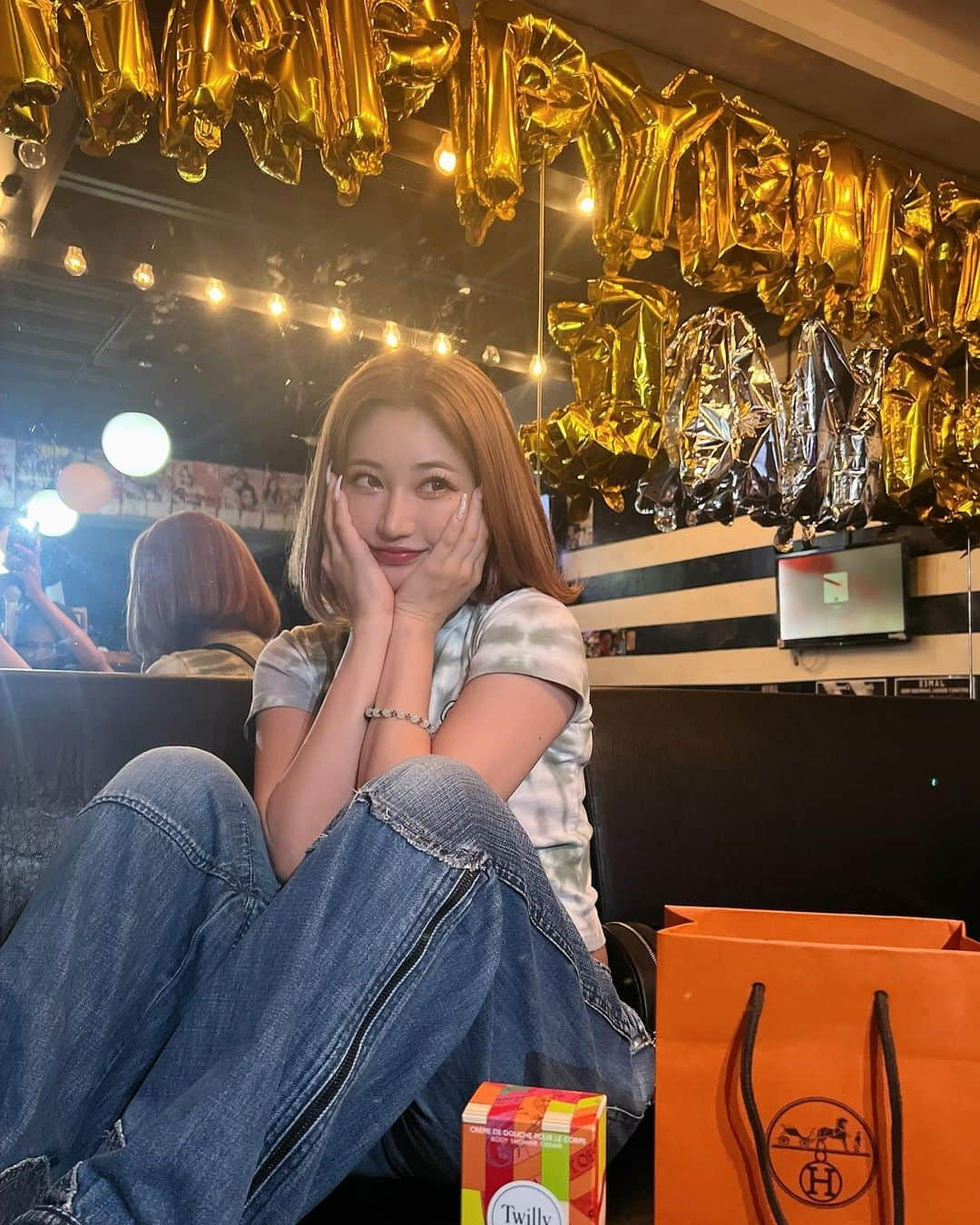 月城まゆのインスタグラム：「8月3日 Level.29になりました😂💕 大好きなお友達にお祝いしてもらいながら迎えた誕生日幸せすぎた😌  いつも見守ってくれているみんなありがとう｡ﾟ(ﾟ´ω`ﾟ)ﾟ｡  これからもたのしくゆるく じぶんらしくやっていくでえ🌴  お友達とファンの方から いただいたプレゼントたち どれも宝物😵‍💫大切に大切に🌹 ほんまにありがとう🥹  #mybd #bd #level29 #gal #happy #japanesegirl」