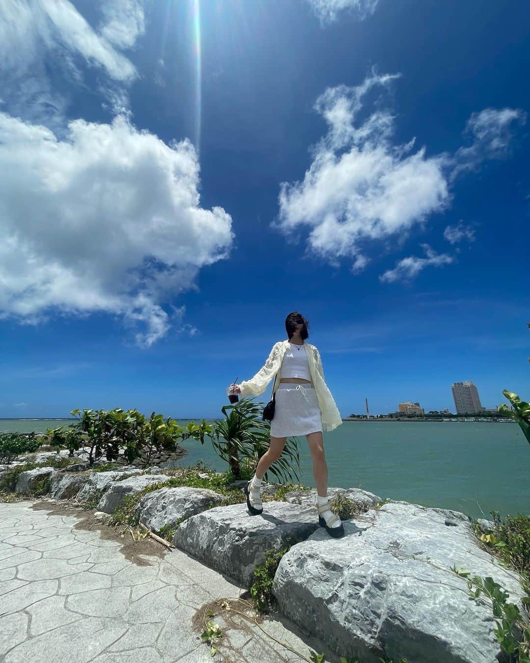 菜々香さんのインスタグラム写真 - (菜々香Instagram)「白い服の日🍥🍥🍥🍥🍥  青い空と海があれば 無敵だ。☺︎☺︎☺︎☺︎☺︎☺︎☺︎  暑すぎたけれど沖縄は最高☺︎☀️💦 どうしよう 毎月行きたいです。 いやじゃあ住みたいです。笑🥹❤️  #okinawa#沖縄#コーデ#codinate #fashion#style#look#nanaka#菜々香」8月7日 23時48分 - 7.na_na_ka