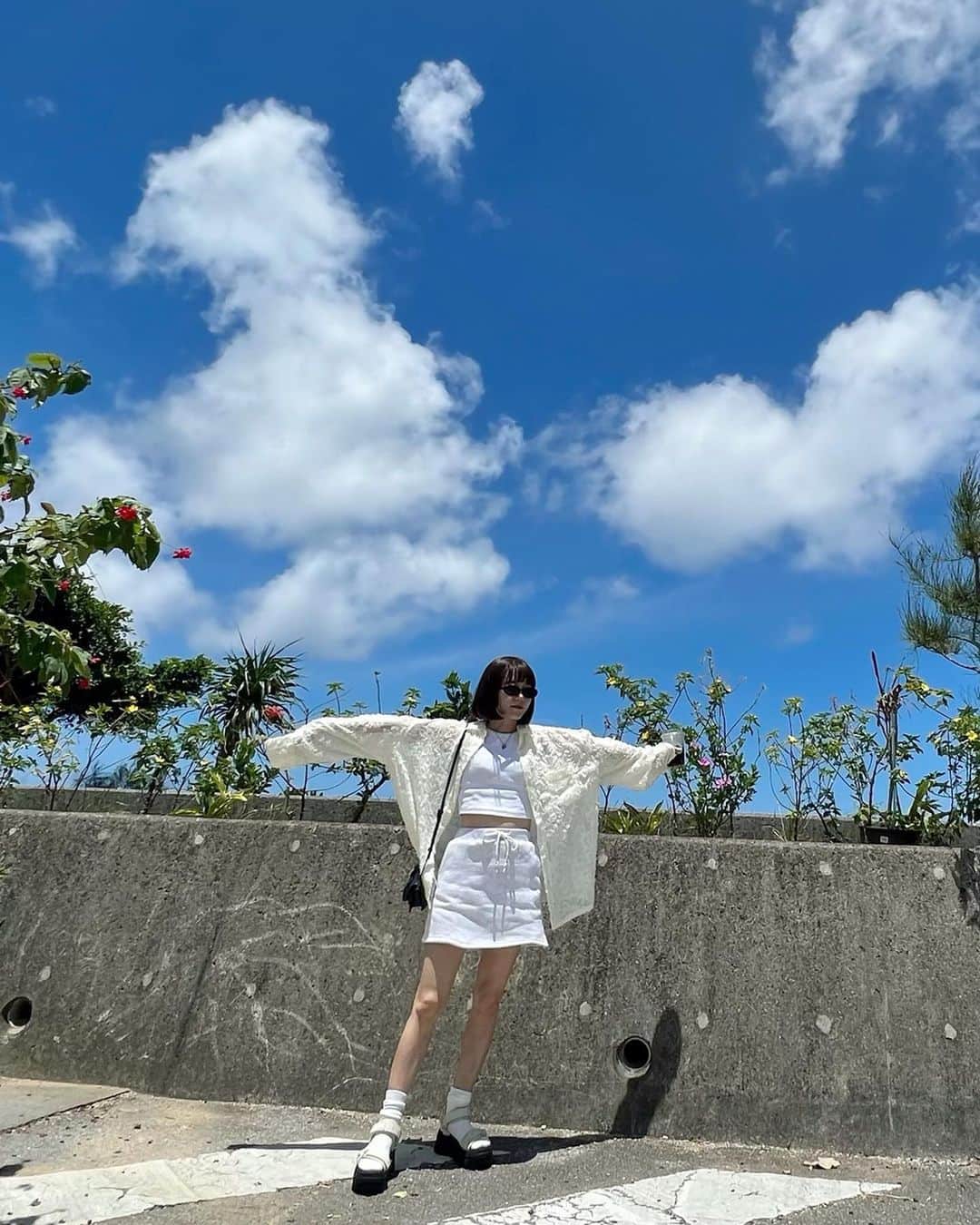 菜々香さんのインスタグラム写真 - (菜々香Instagram)「白い服の日🍥🍥🍥🍥🍥  青い空と海があれば 無敵だ。☺︎☺︎☺︎☺︎☺︎☺︎☺︎  暑すぎたけれど沖縄は最高☺︎☀️💦 どうしよう 毎月行きたいです。 いやじゃあ住みたいです。笑🥹❤️  #okinawa#沖縄#コーデ#codinate #fashion#style#look#nanaka#菜々香」8月7日 23時48分 - 7.na_na_ka