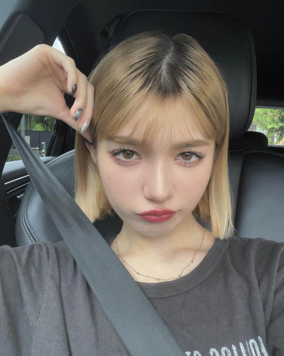 東海林クレア（くれたん）のインスタグラム：「ヨ〜　（＾ν＾）」