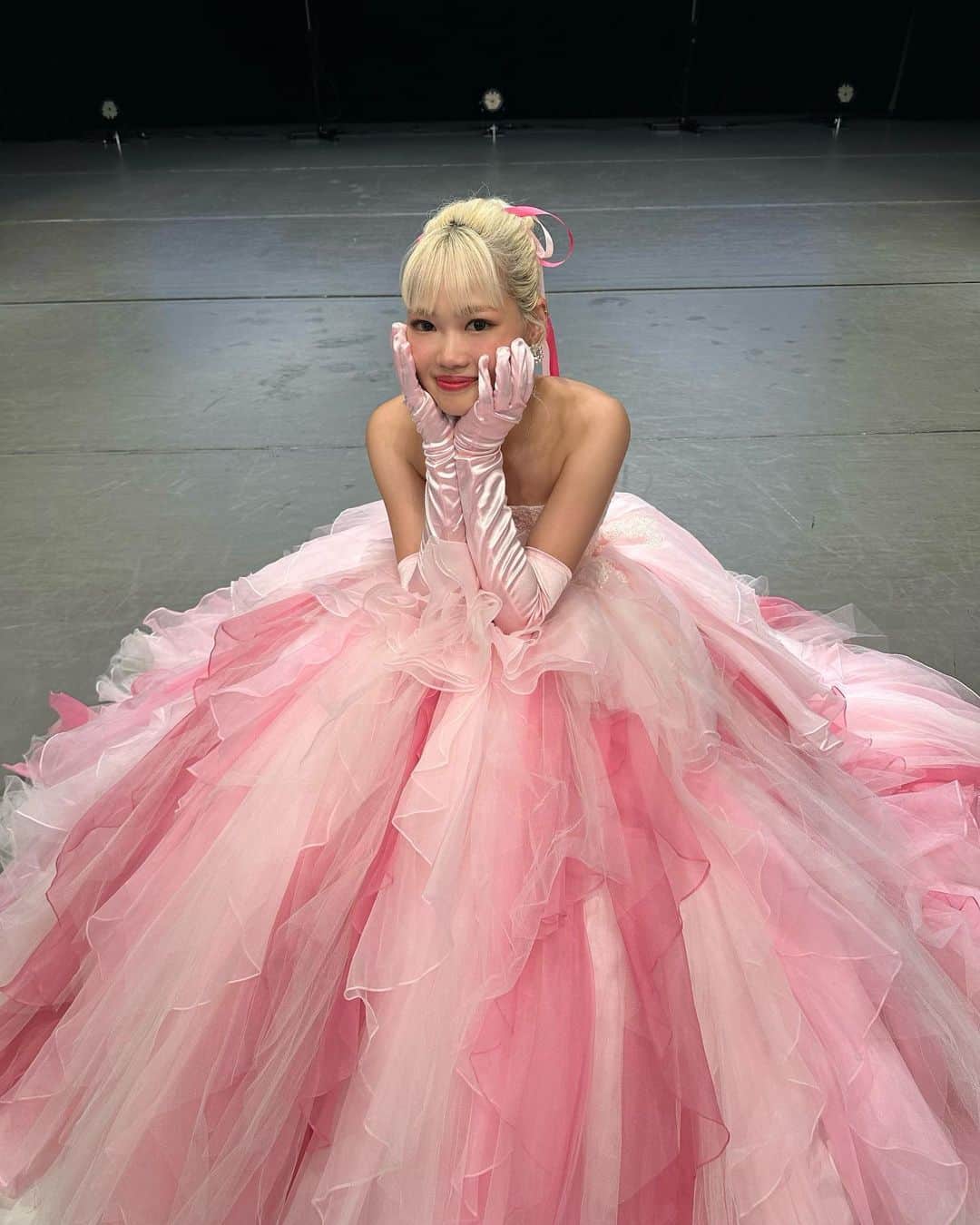 川端結愛のインスタグラム：「Popteenイベント、ほんまにありがとうございました！！！  愛で溢れた、愛を交換し合えた、しあわせな時間でした🎀💓✨  こうしてイベントができた事、 ふわふわなピンクドレス 夢みたいでした。  今日はみんなでいい夢見ましょう🫧 ありがとうございました！！」
