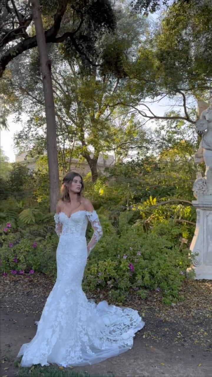 Monique Lhuillierのインスタグラム：「Magic Garden 🤍🤍 #moniquelhuillier #mlbride」